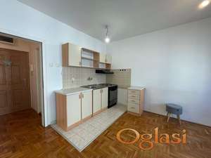 GARSONJERA NA BULEVARU EVROPE